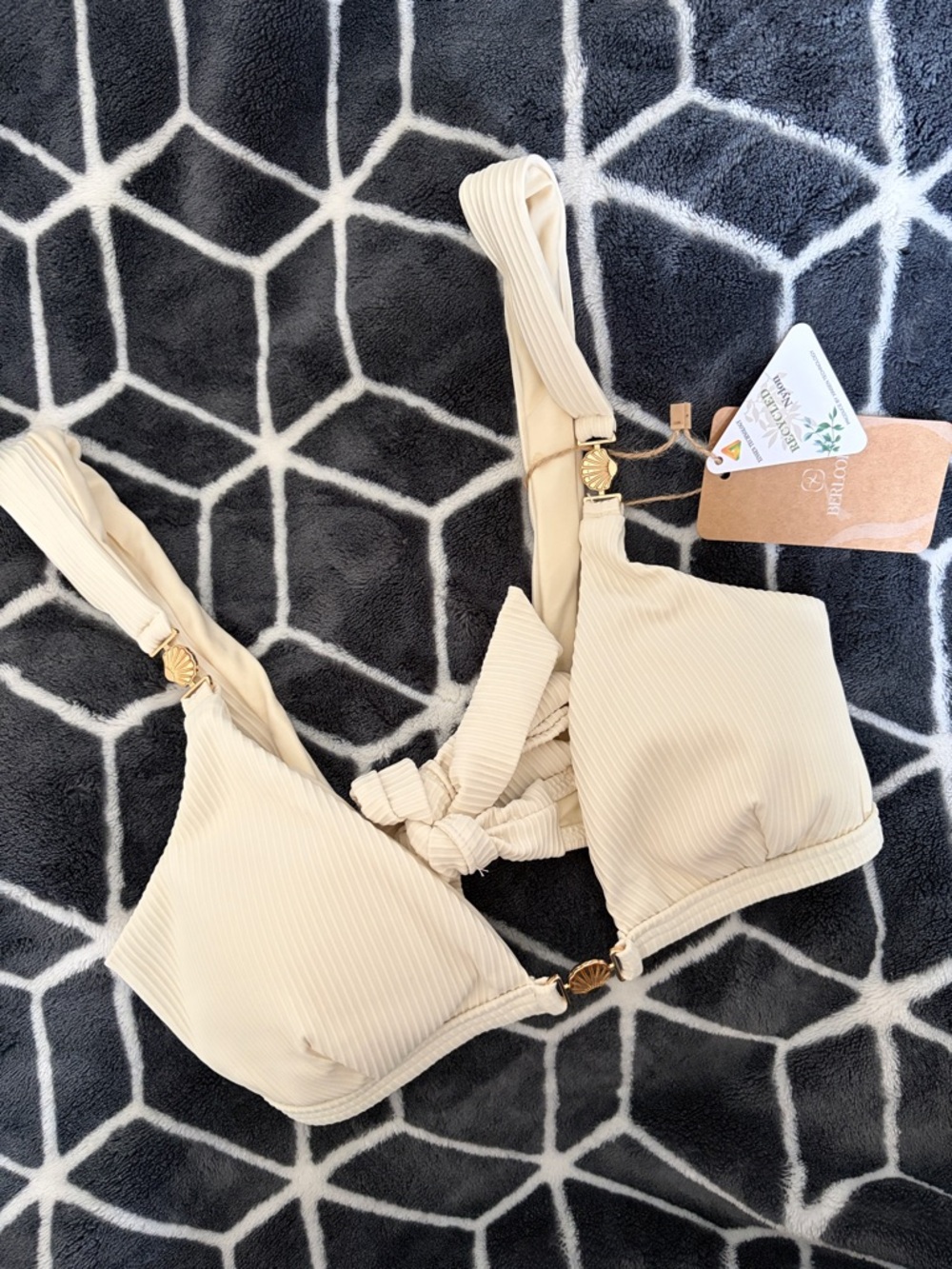 BERLOOK Off White Gold Shell Bikini - Picture 4 of 15